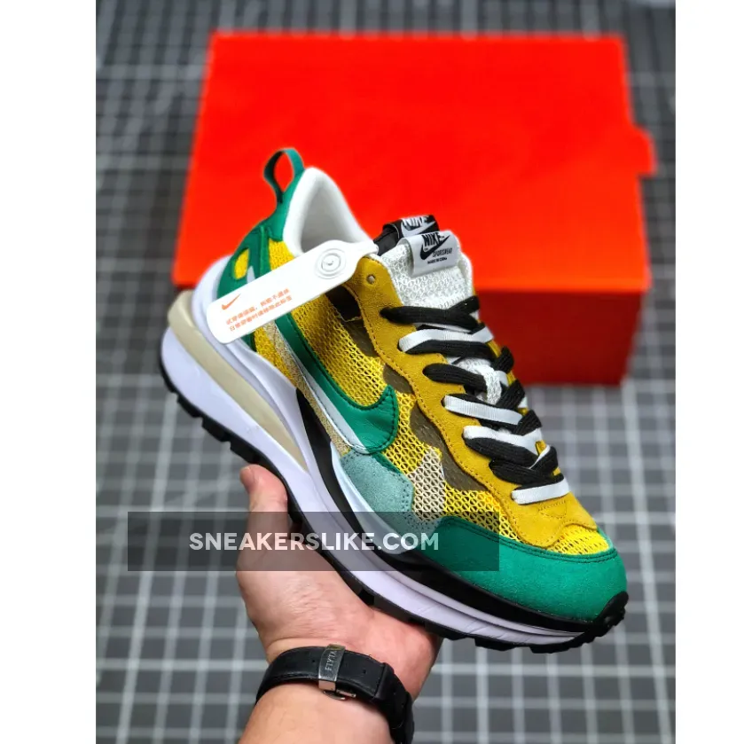 sacai x Nike VaporWaffle Tour Yellow Stadium Green CV1363-700 Nike Sacai Green