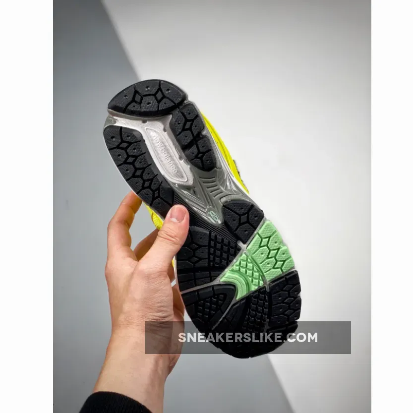 New Balance 2002R Yellow Lime For Womens M2002RLC / yellow new balance New Balance 2002R Yellow Lime For Womens M2002RLC / yellow new balance