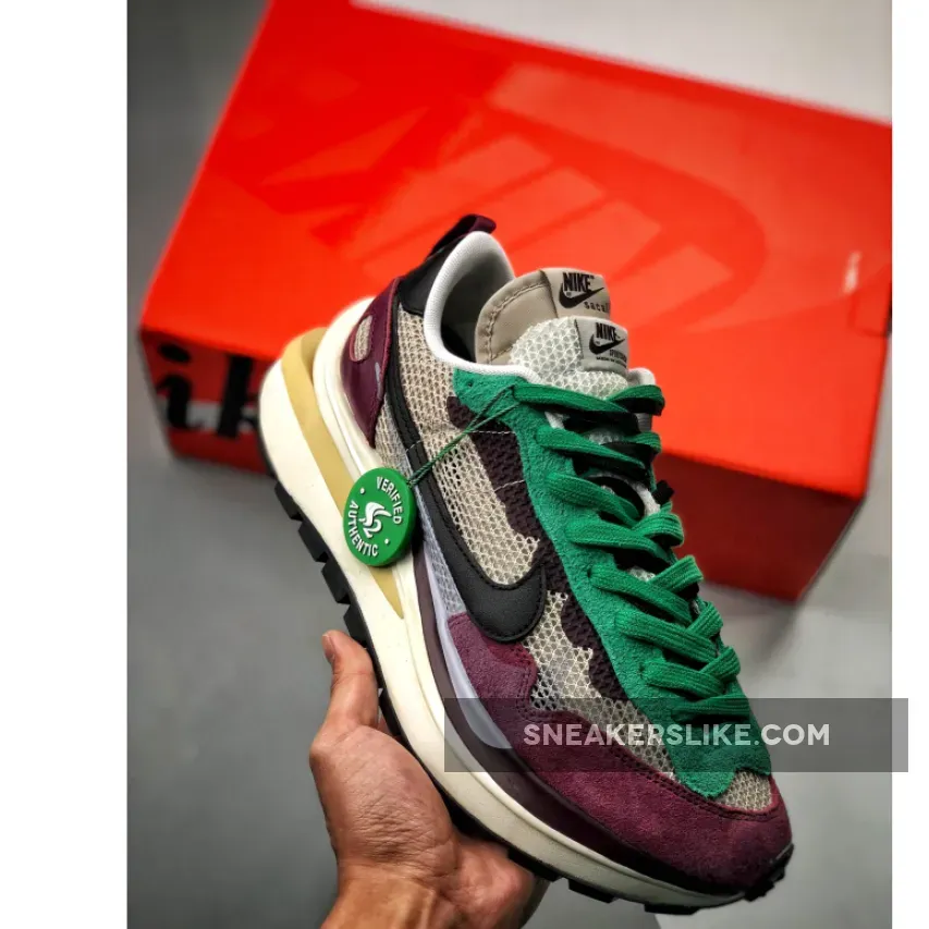 Sacai X Nike VaporWaffle Villain Red Neptune Green DD3035-200 sacai vaporwaffle villain red