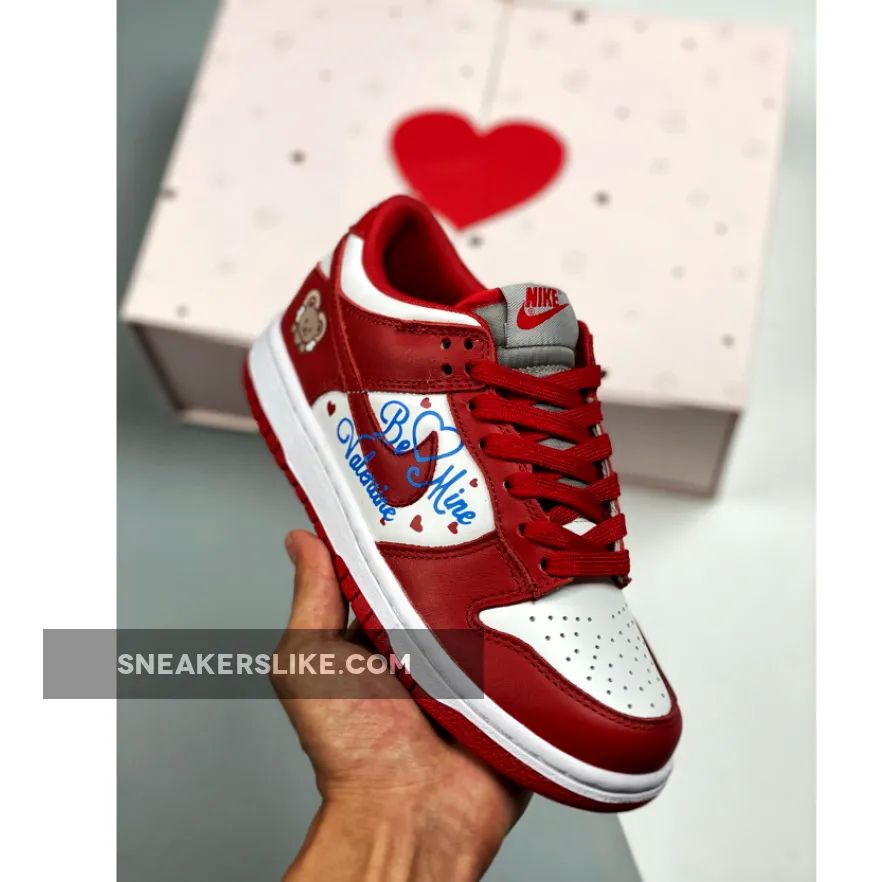 Nike SB Dunk Low 'Valentine’s Day' 'nike dunk low valentines day 2004'