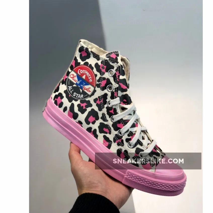 Converse Unisex Logo Play Chuck 70 High Top Pink/Black/Desert Ore Restock