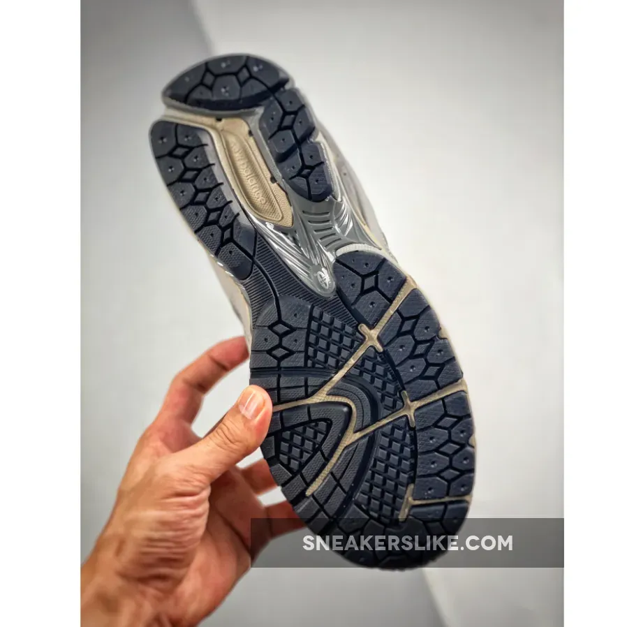 New Balance M2002rvc / New Balance 2002R Grey Pocket Grey/Light Grey/Black