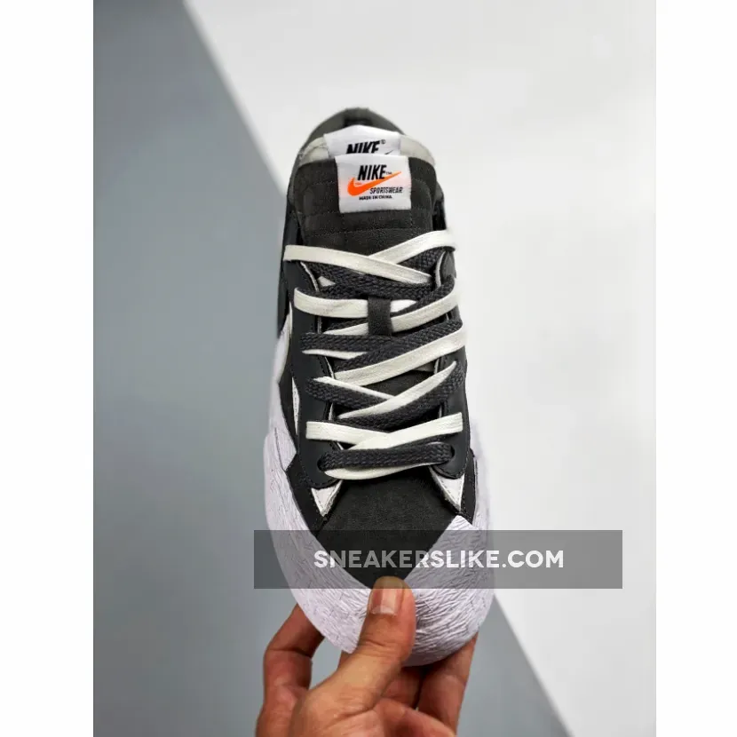 Nike Sacai Iron Grey / Sacai x Nike Blazer Low White Dark Grey