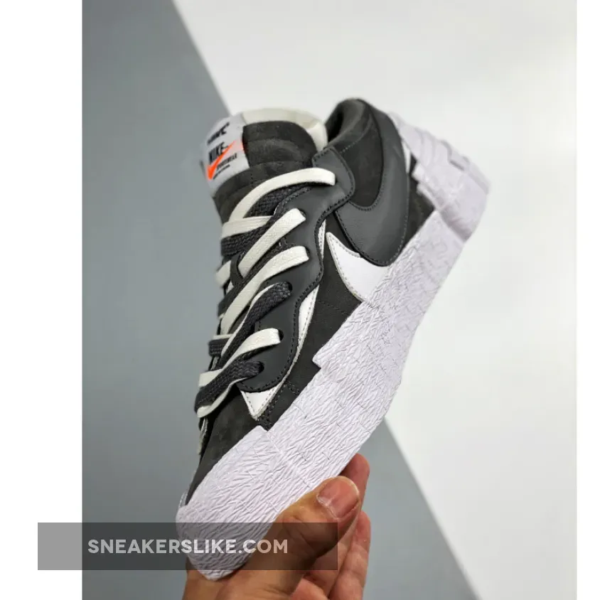 Nike Sacai Iron Grey / Sacai x Nike Blazer Low White Dark Grey