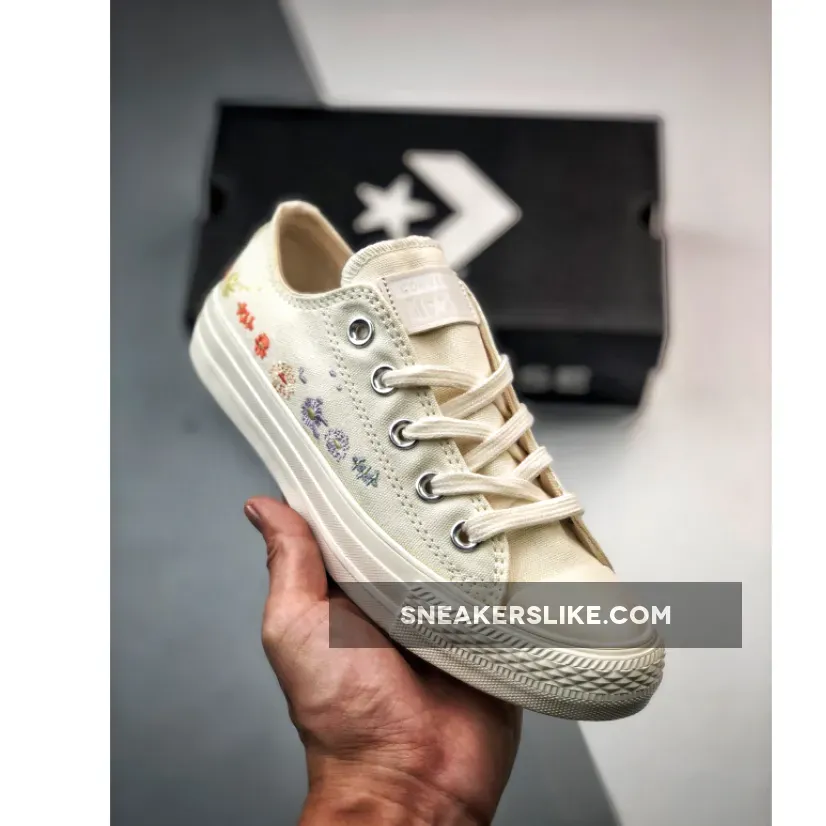 Converse Chuck Taylor Floral Low White Multi A01595C / chuck taylor embroidered floral