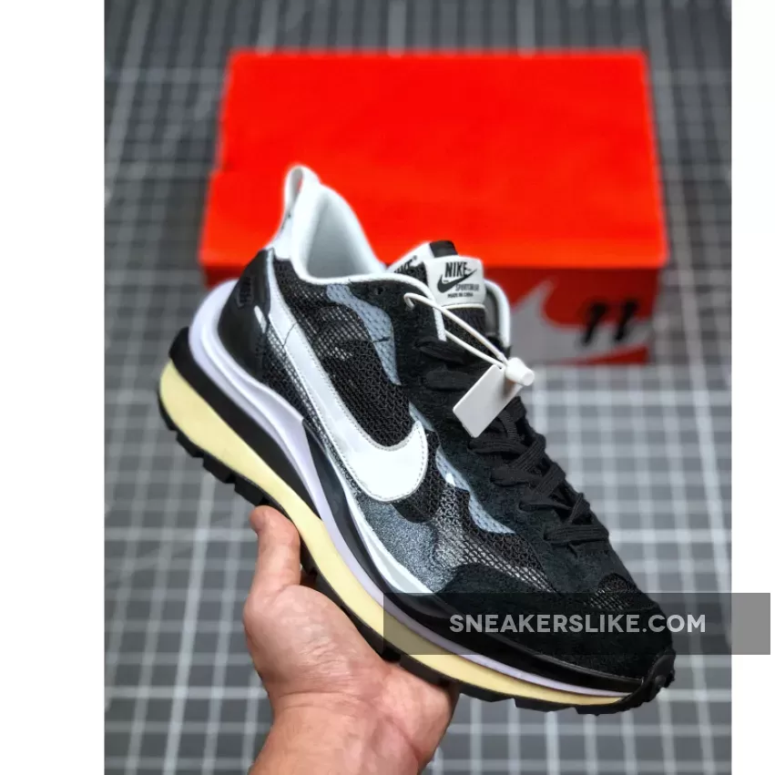 sacai x Nike VaporWaffle 'Black White' - black and white sacai