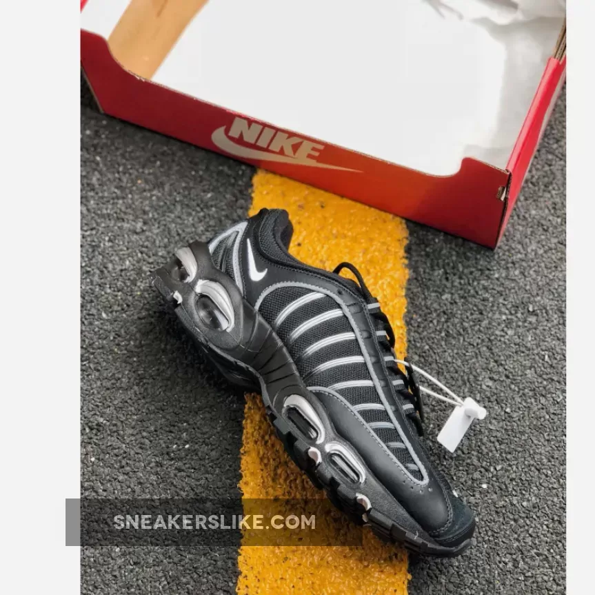 Nike Air Max Tailwind 4 Black Silver AQ2567-003 Brand New