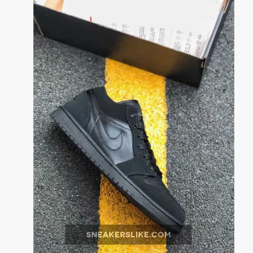 Jordan 1 Low Triple Black 553558-056