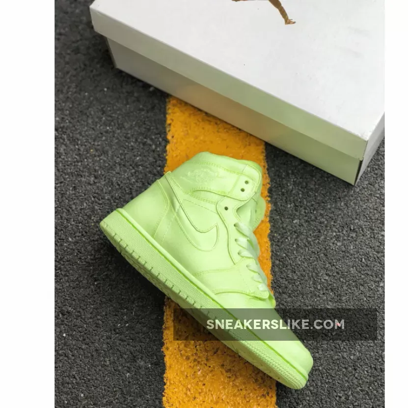 Air Jordan 1 High Premium WMNS 'Barely Volt' AH7389-700 Outlet