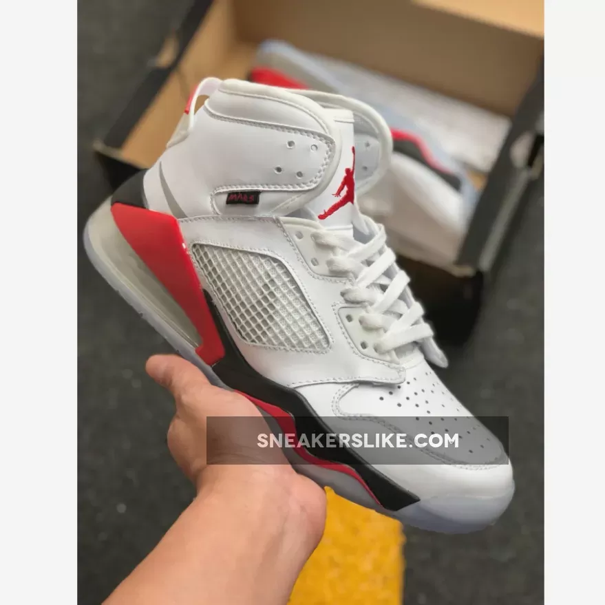 Jordan Mars 270 Fire Red CD7070-100