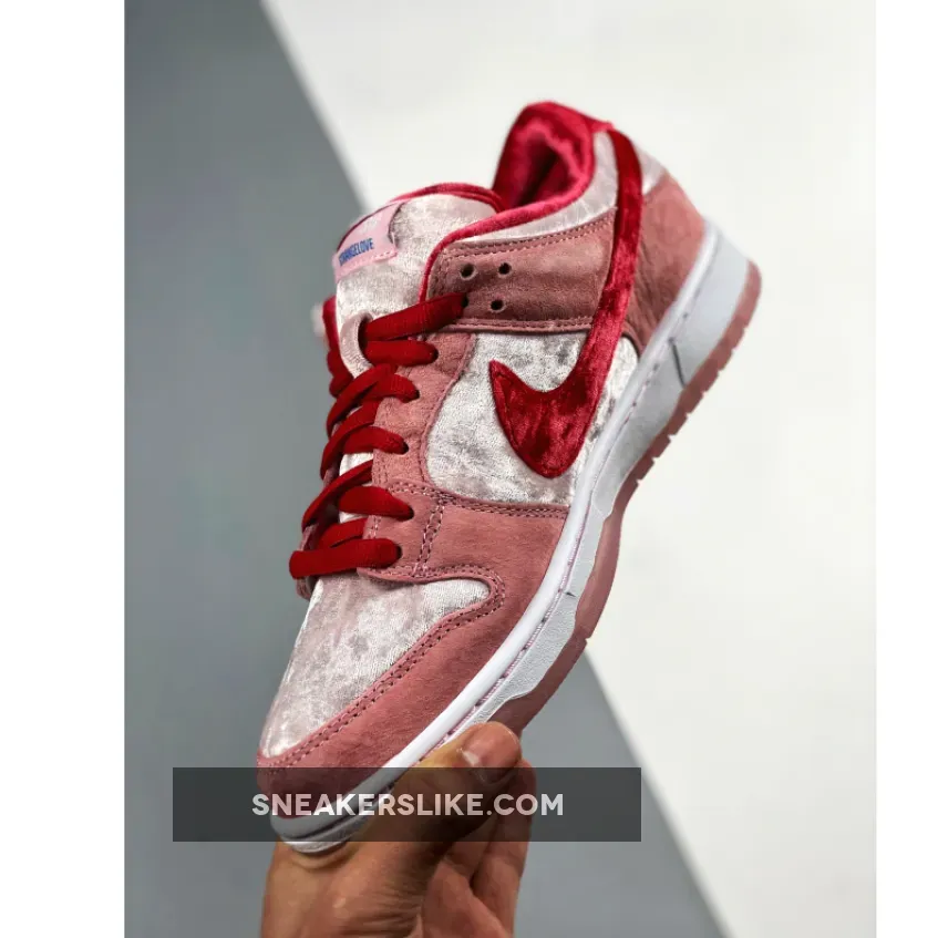 StrangeLove x Nike SB Dunk Low 'Valentine's Day' CT2552-800 / heart dunks nike
