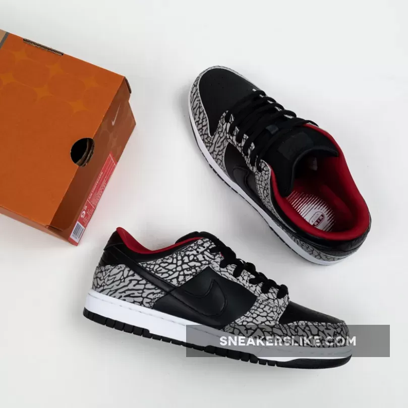 Supreme x Nike SB Dunk Low 'Black Cement' cement dunks