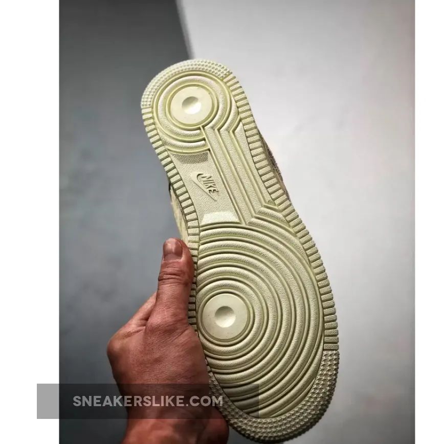 Nike Air Force 1 Low CNY "Year of the Dragon" Metallic Gold/Lilac Nike Air Force 1 Low CNY "Year of the Dragon" Metallic Gold/Lilac