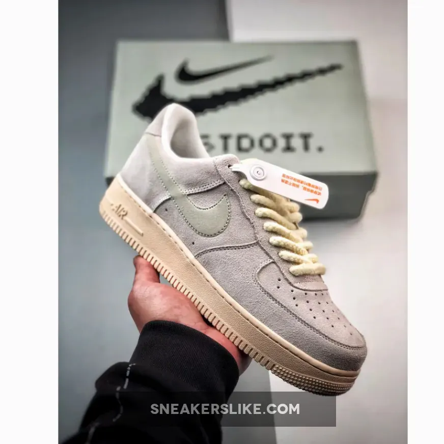 Nike Air Force 1 Low Summit White Suede