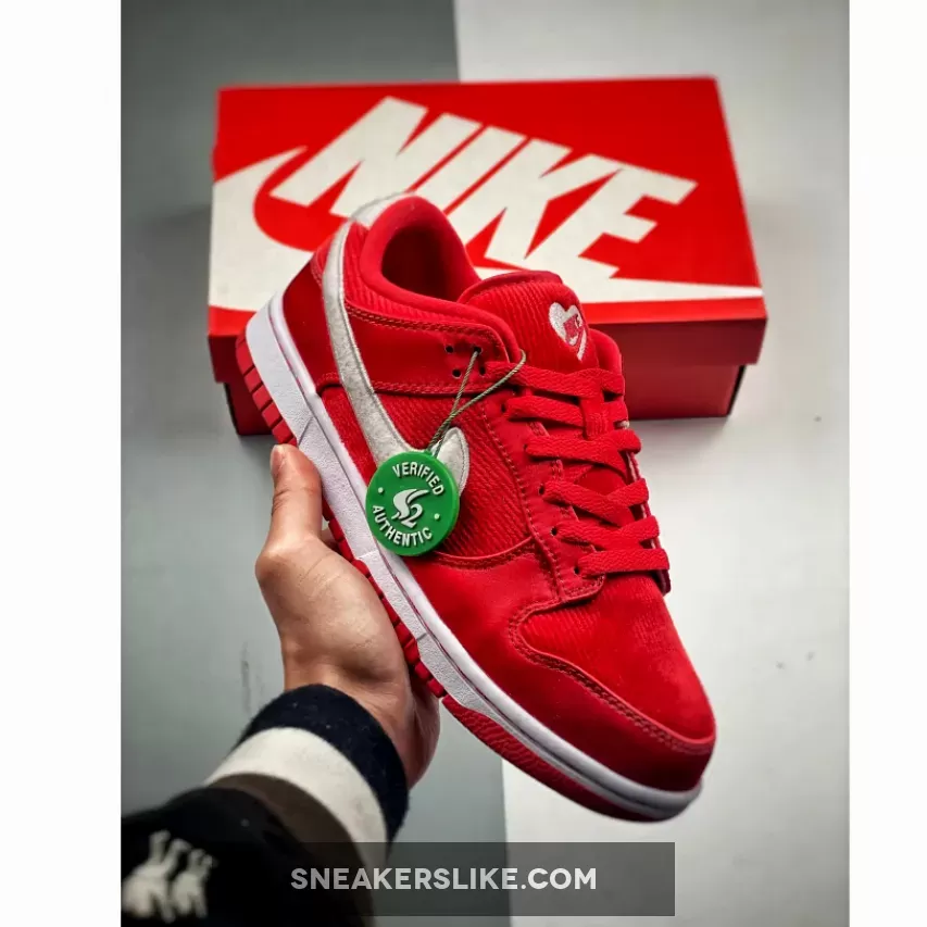 Nike Dunk Low GS Valentines Day 2024