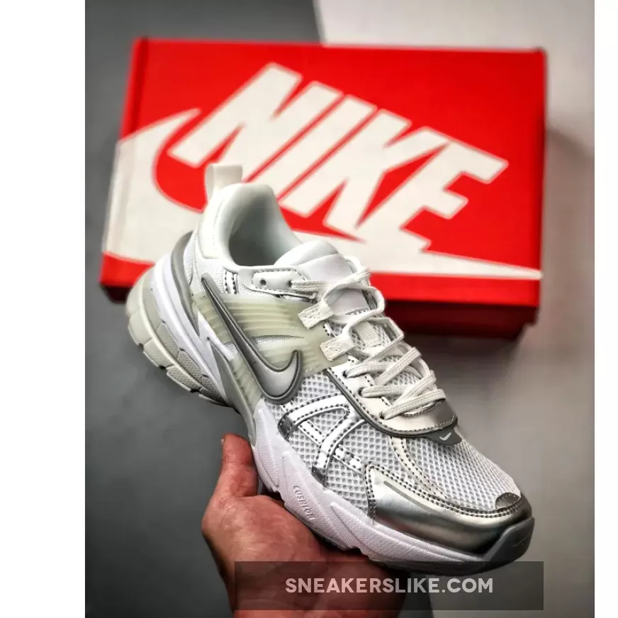 Nike V2K Run Metallic Silver/White