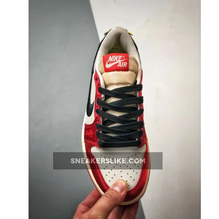 Trophy Room x Air Jordan 1 Low OG "Away" Sail/Black-Varsity Red-Muslin Trophy Room x Air Jordan 1 Low OG "Away" Sail/Black-Varsity Red-Muslin